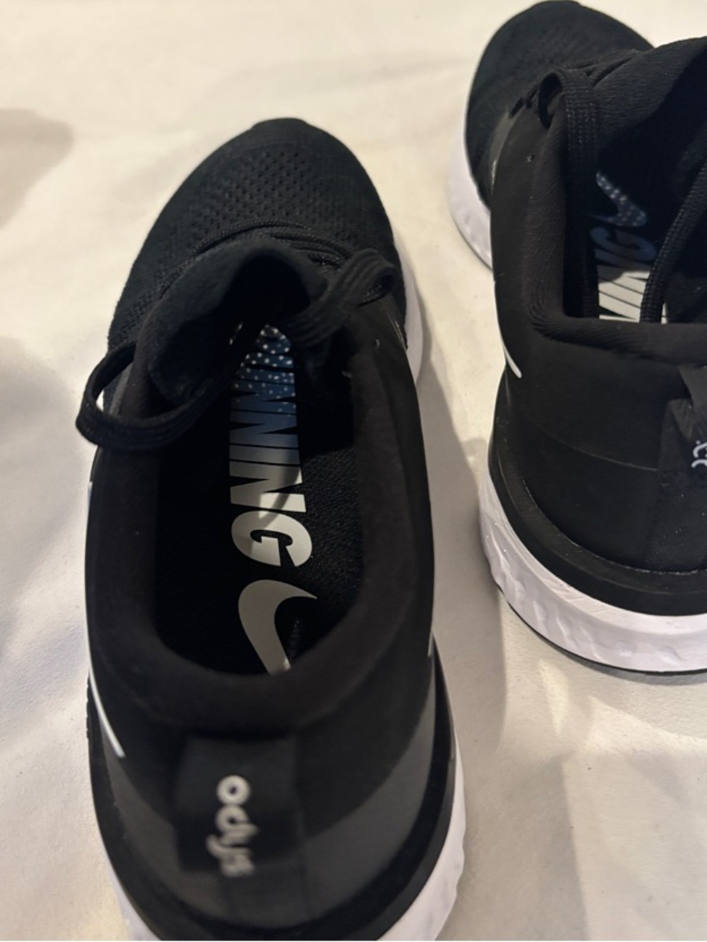 Nike Black White Athletic Women’s Running Shoes - Picture 2 of 5